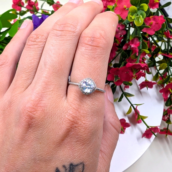 Jewelry - 925 Sterling Silver Minimalist Style Crystal Ring with Popcorn Band